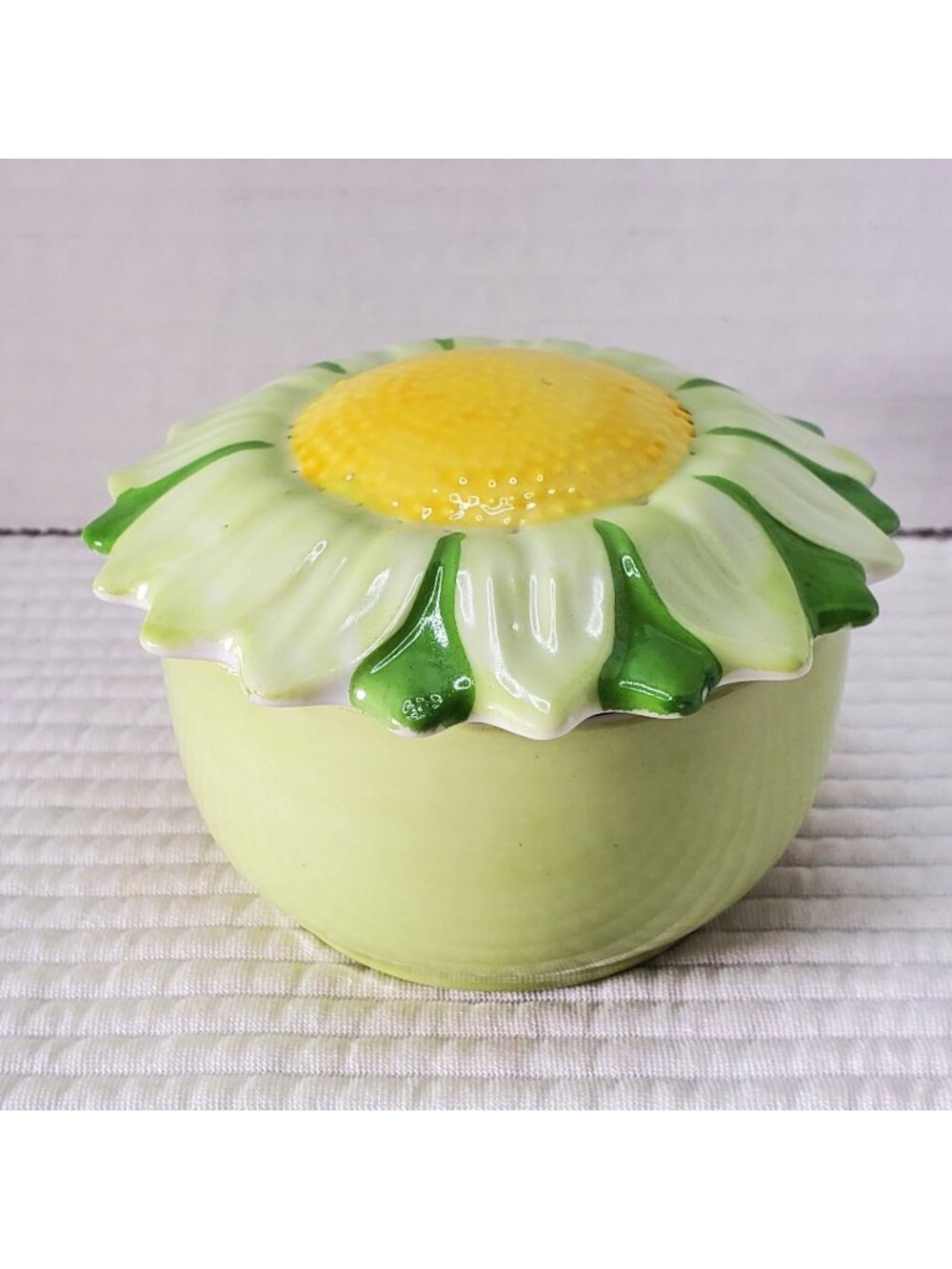 Daisy Floral Trinket Box Jewelry Hand Painted Ceramic Vintage Lid 2.5x3 Japan